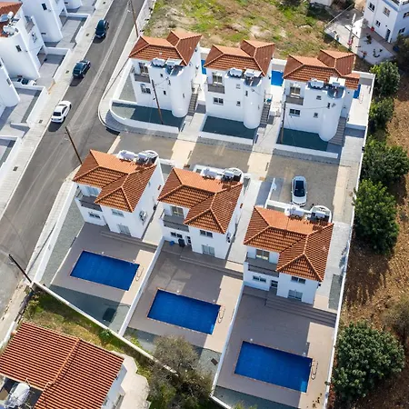 Contemporary 3 Bedroom Villa With A Private Pool Outside Paphos Willa Pafos